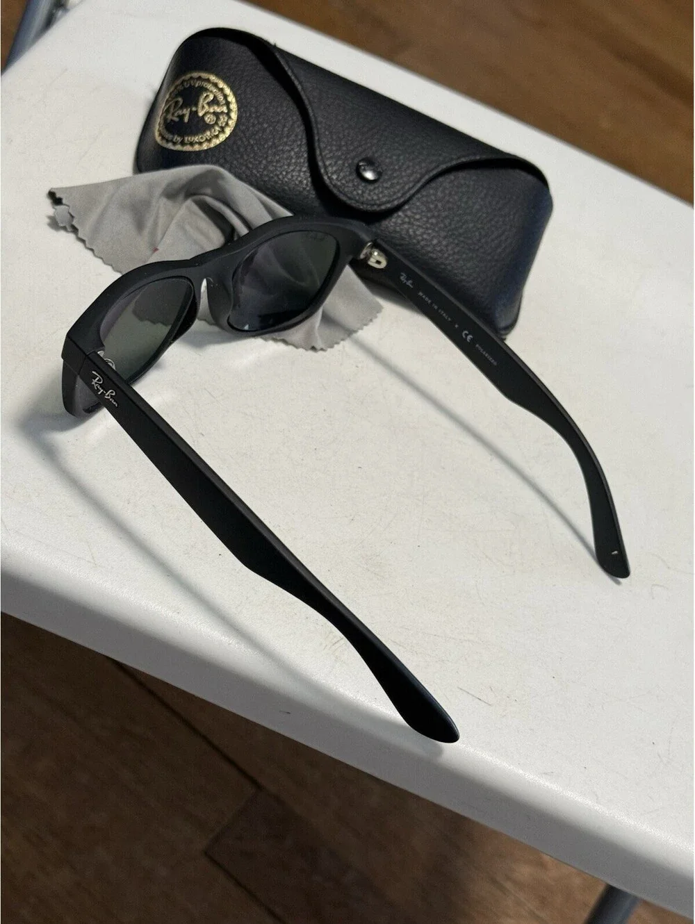 Ray-Ban  Classic Reading Sunglasses With Case